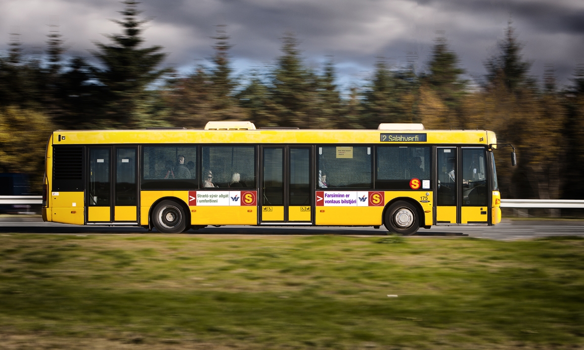 Strætó logar stafna á milli